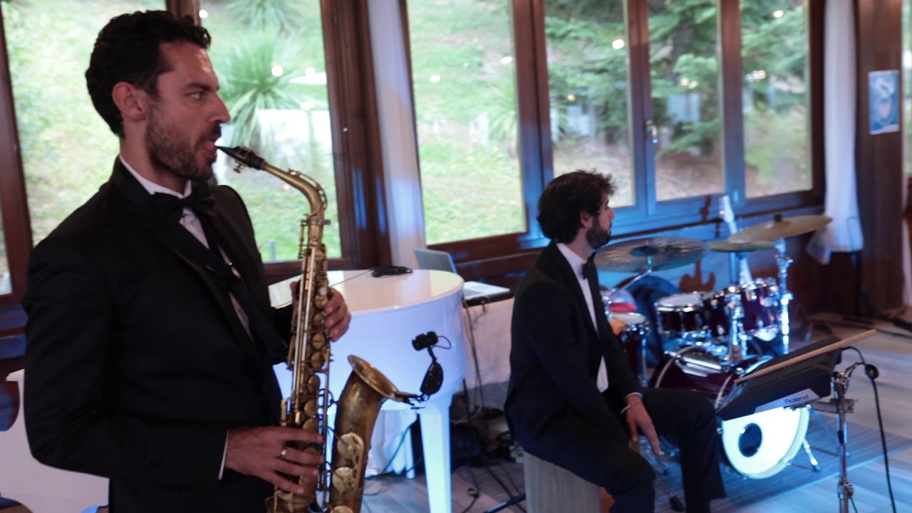 Elegantia Events: Big Band - Buffet con Sax, Voce Maschile-Chitarra, Cajon.