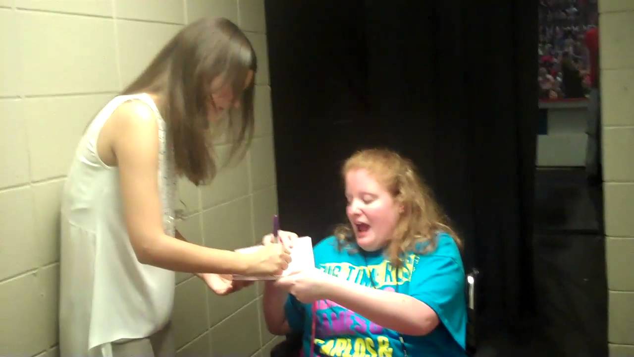 Katy Bowersox Meeting Victoria Justice and Her Mom