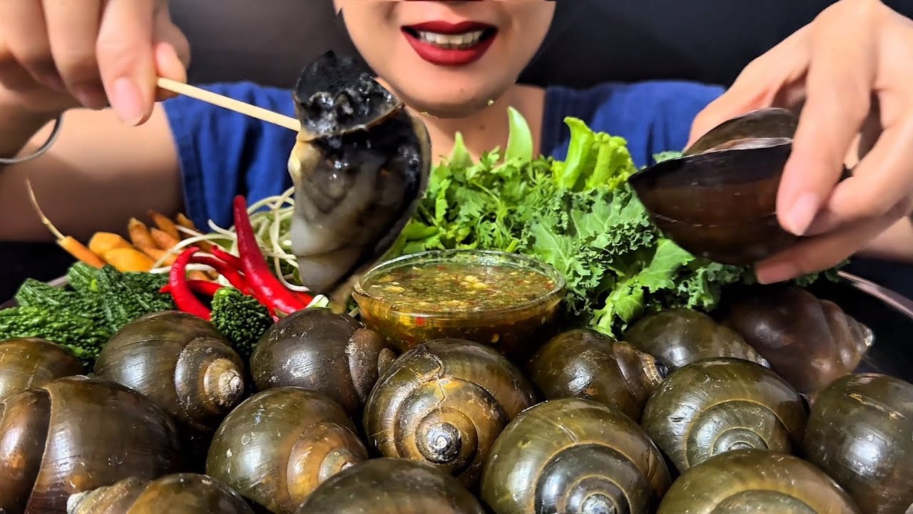 Thaifood ASMR หอยปังน้ำจิ้มซีฟู๊ด หวานกรุบกรับ คู่ผักยกถาด Pile Polita seafood sauce MUKBANG show