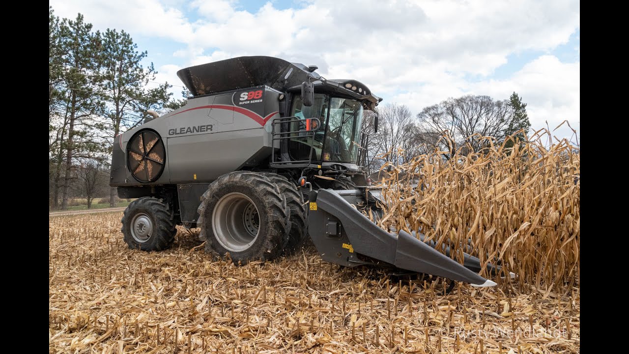 2020 Gleaner S98 demo with 8 row 3308c command head in Wisconsin. 6144 White tractor on J&M cart