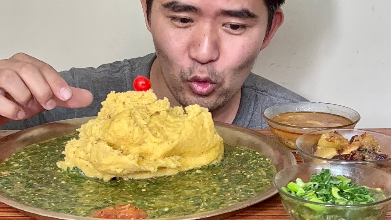 मकैको ढिडो अनि सिस्नो ॥ साथमा टमाटर र टिमुरको अचार ॥ Dhido Eating Show
