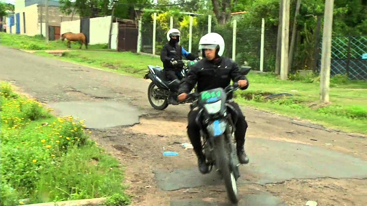 Impresionante despliegue policial en el barrio 40 Semanas