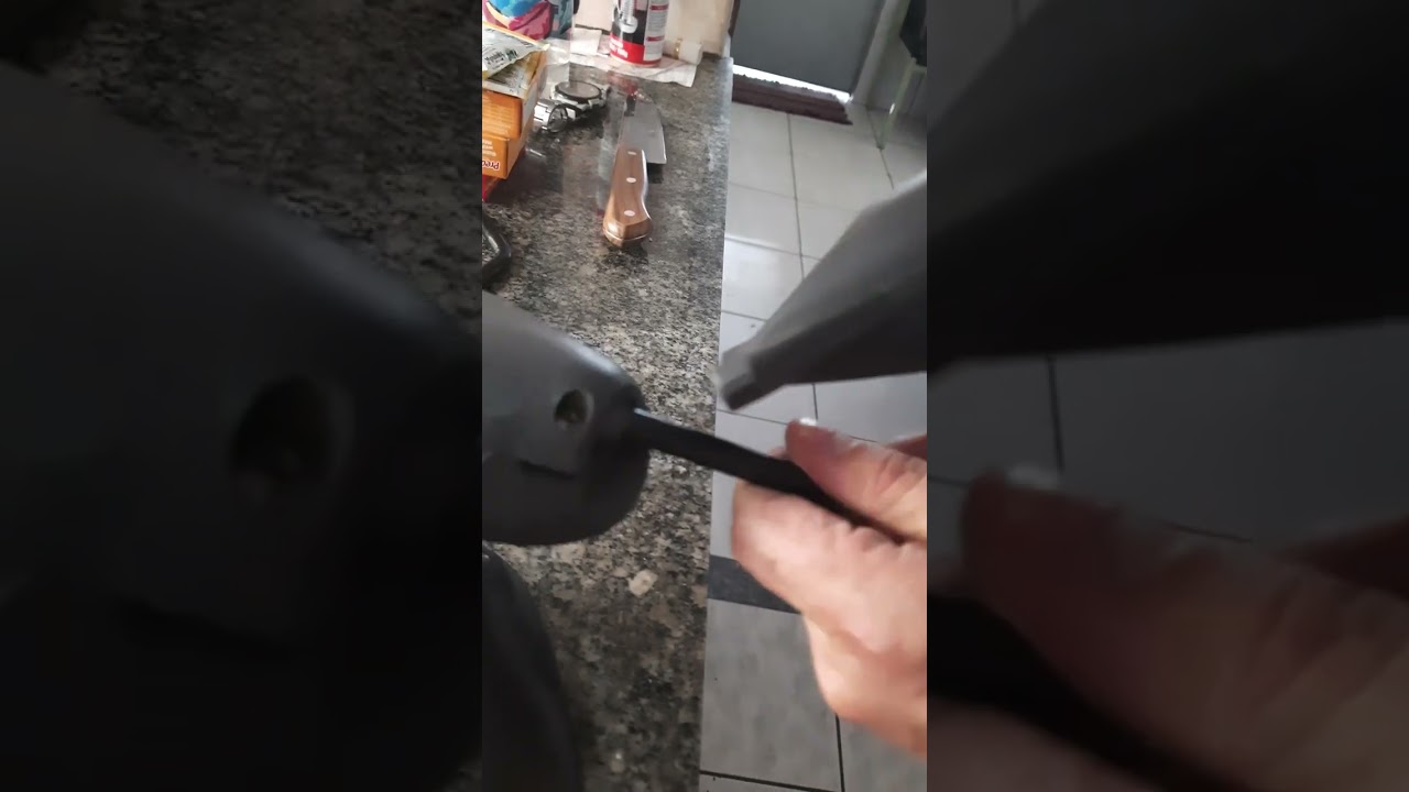 Como tirar parafuso do retrovisor de moto...