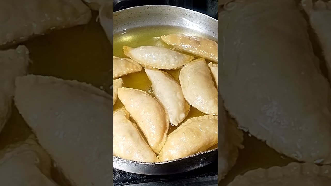 कम मेहनत में हलवाई जैसी खस्ता गुजिया बनाने का सबसे आसान Mawa Gujiya recipe 