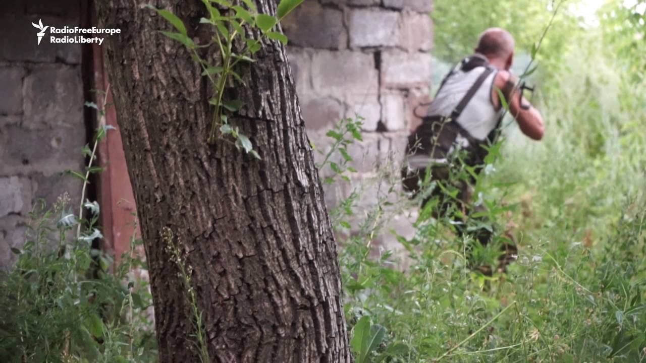 Ukrainian Soldiers Return Fire With Separatists In Eastern Ukraine