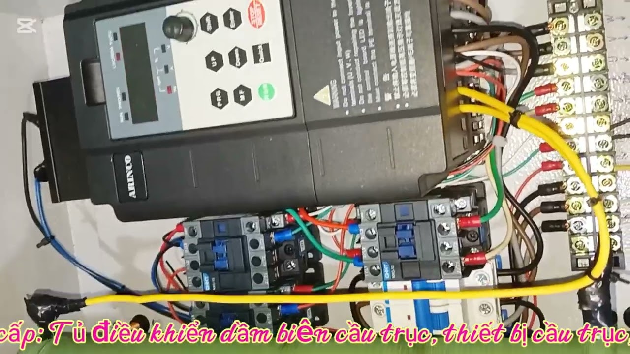 Hướng dẫn lắp đặt tủ điều khiển dầm biên cầu trục trang bị biến tần, tủ điều khiển biến tần cầu trục