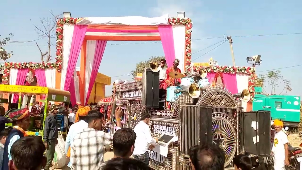 एक शाम बाबा रामदेव जी मंदिर गोगुंदा में कलश यात्रा निकाली गई रैली में मेघवाल समाज 