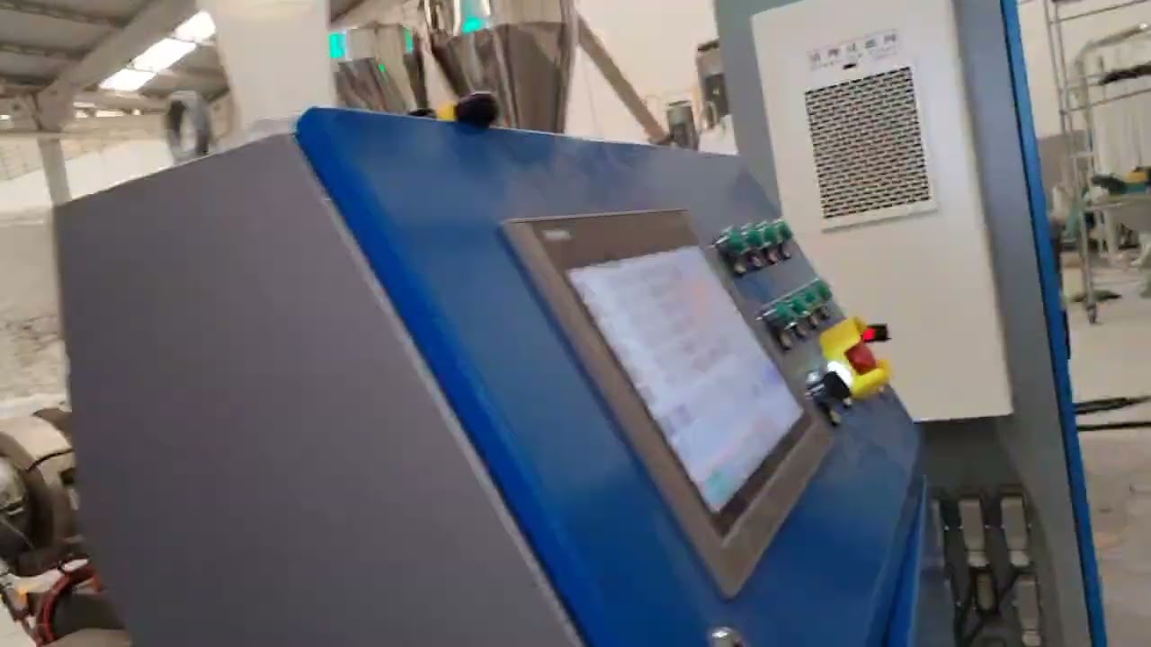 巴西波树脂瓦生产线开机  PVC Brazilian corrugated resin tile production line started operation
