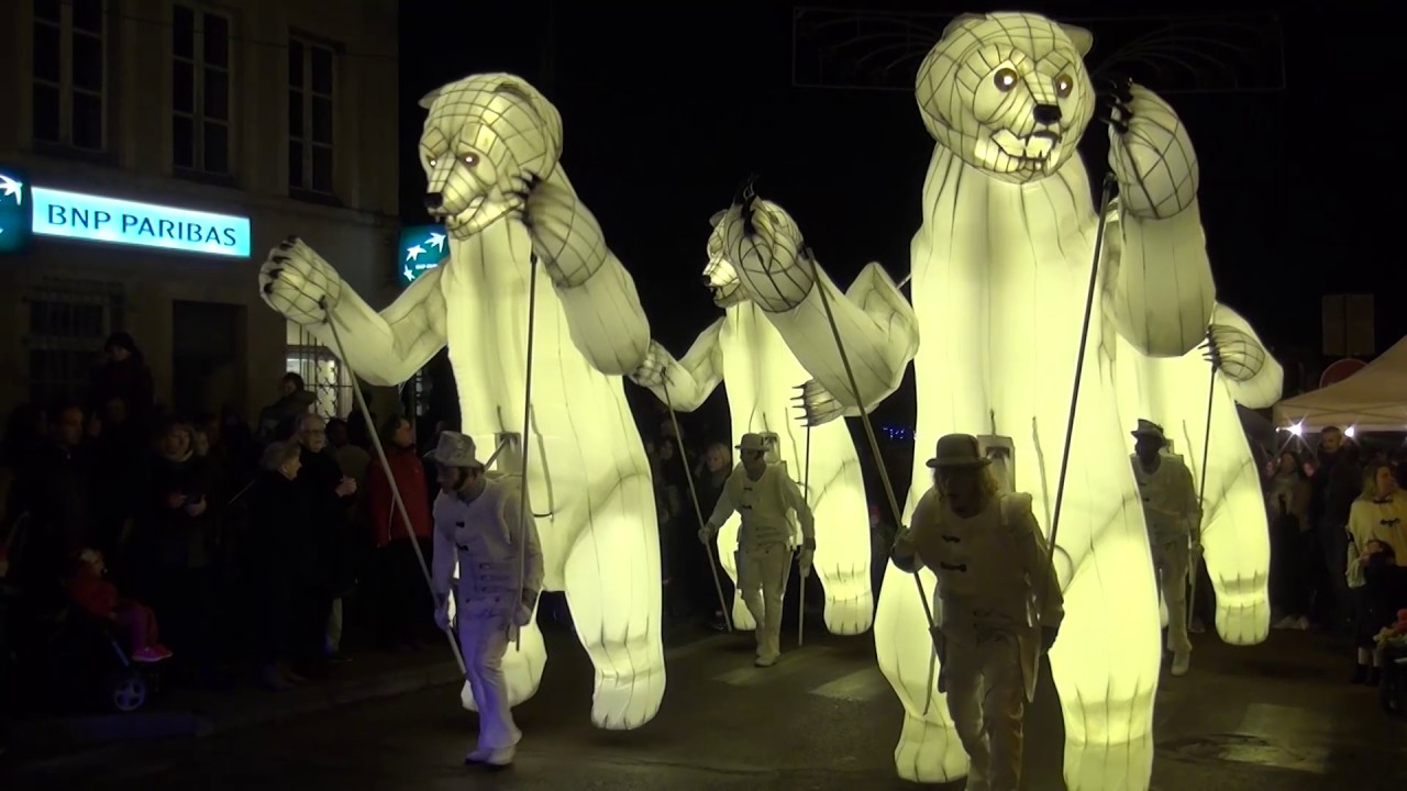 Parade de Noël à Corbigny - Cie Remue Menage 