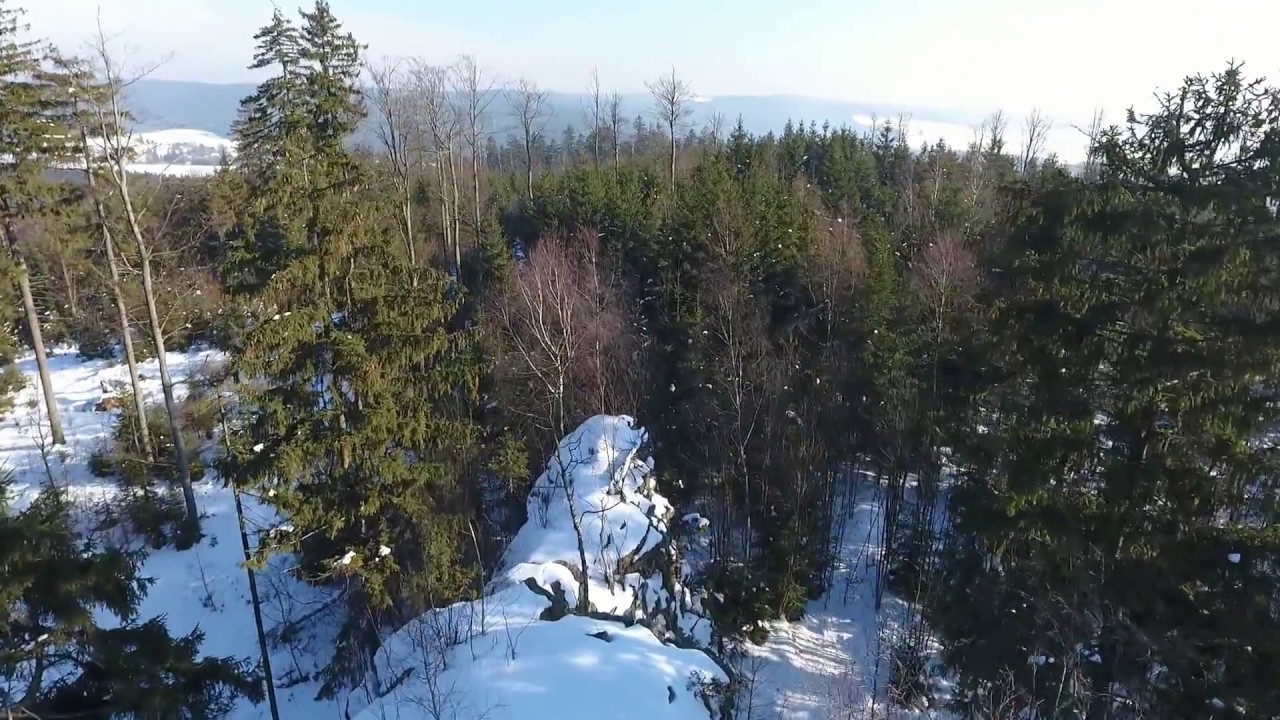 Skalní útvar Tisůvka - u obce Cikháj. Okres Žďár nad Sázavou
