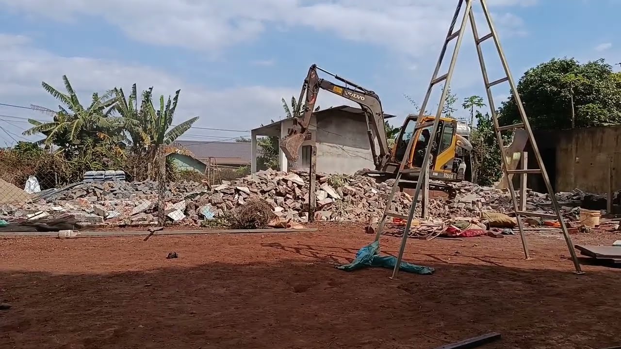 Demolish the old house in 5 minutes to build a massive villa!