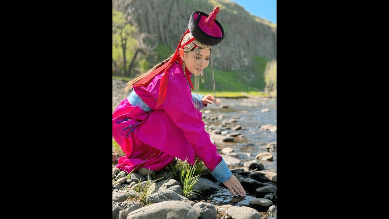 Тэрхийн голын бүсгүй өнгөлөг - The girl from the Terkh River is beautiful.