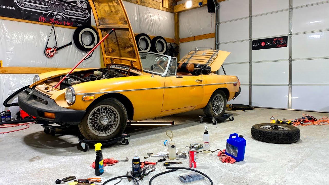 1975 MGB Clutch Brake and Fuel Work with Monkey Wrench Mike!! Will it Drive?? Part 1