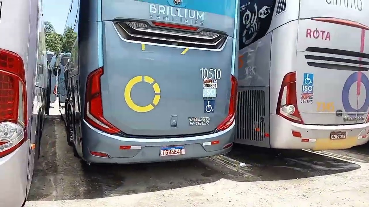 Procurando o carro do horário na garagem 