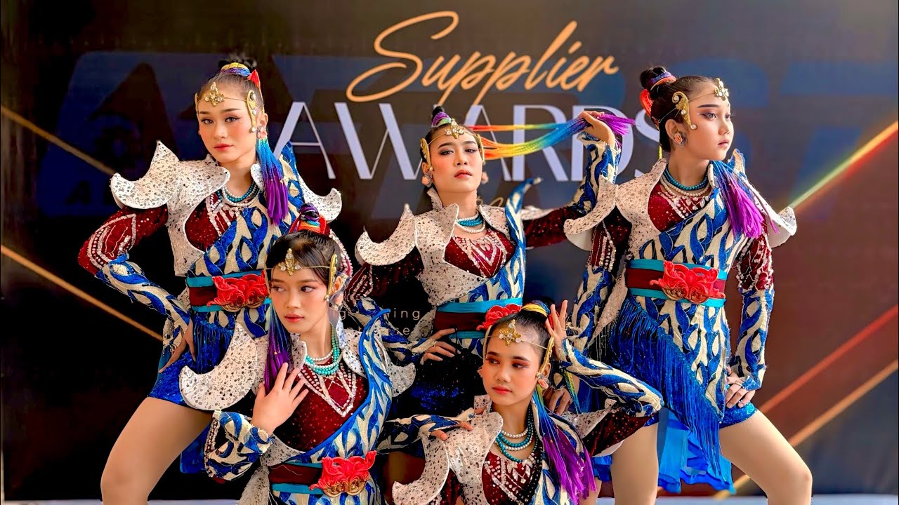 Performe modern dance by Sanggar Azalleart for PT. AKASHI WAHANA INDONESIA