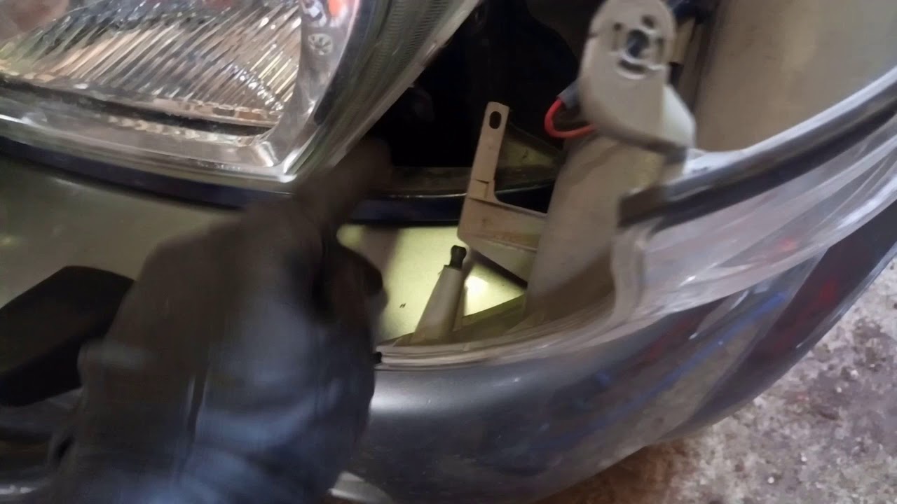 Nissan patrol 2000 2006   Headlight Bulb Change changing headlights