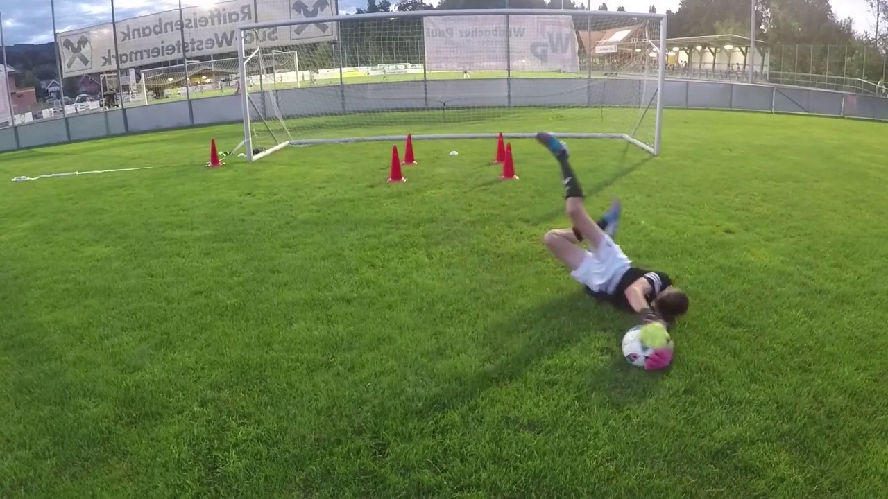Goalkeeper training U16