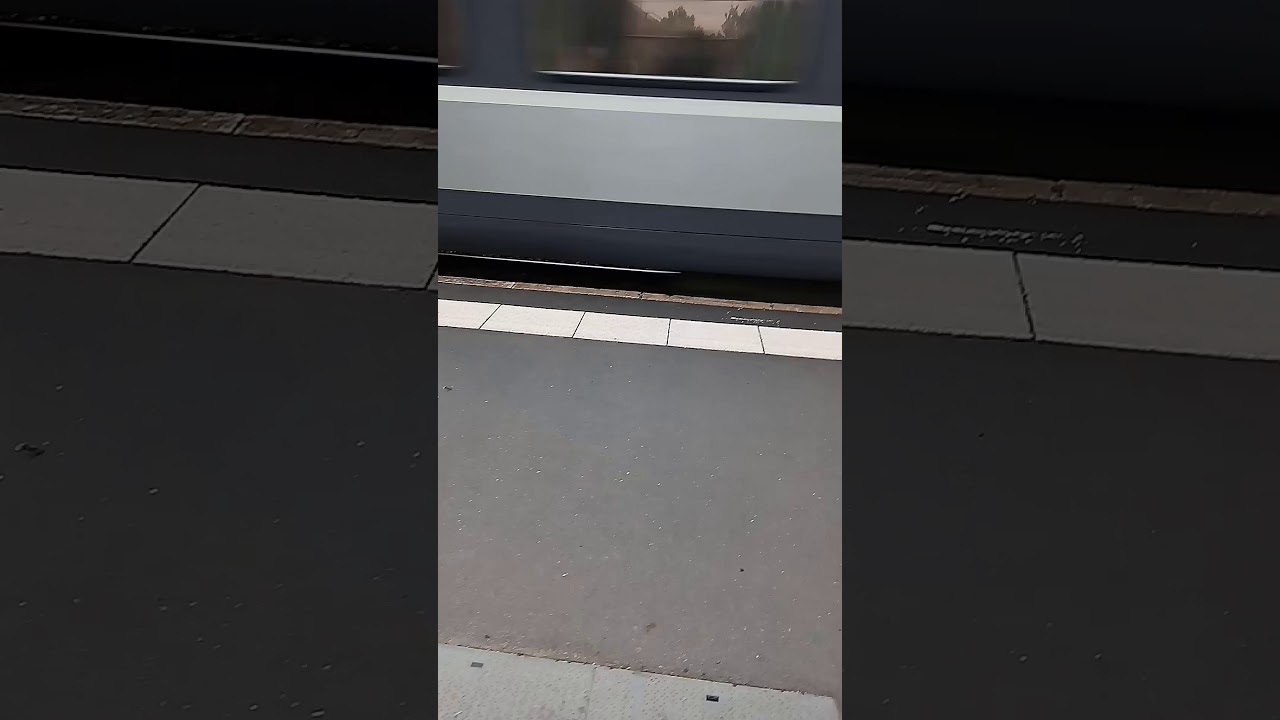 Train Intercités en gare de Lisieux