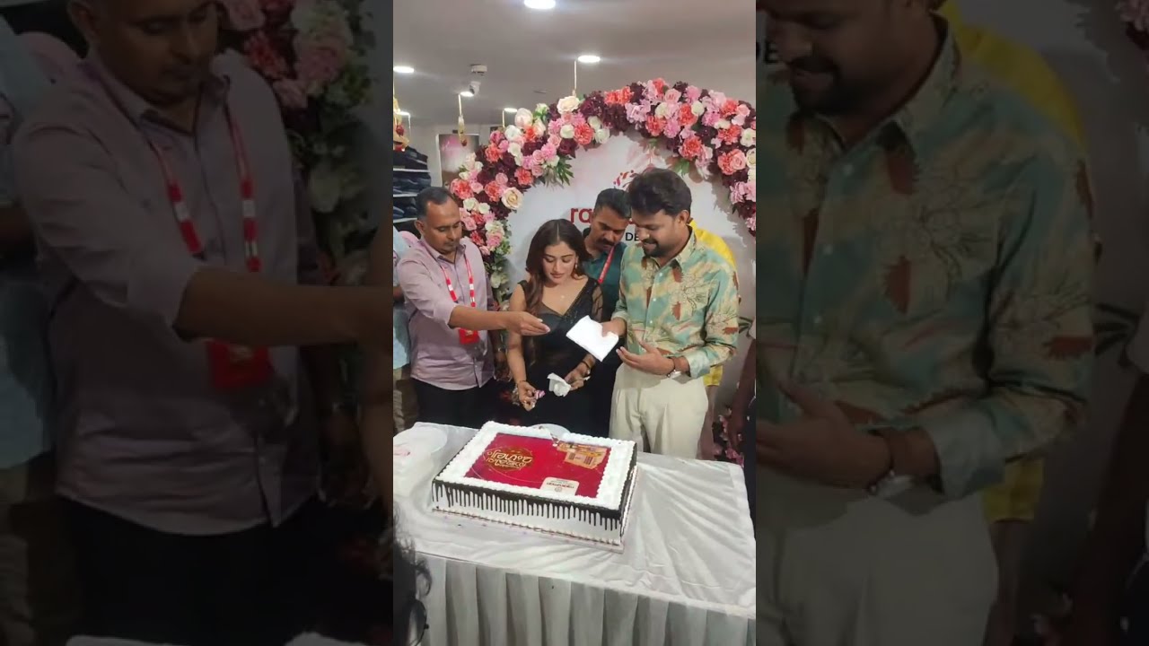 Anumol aneesh cake cutting