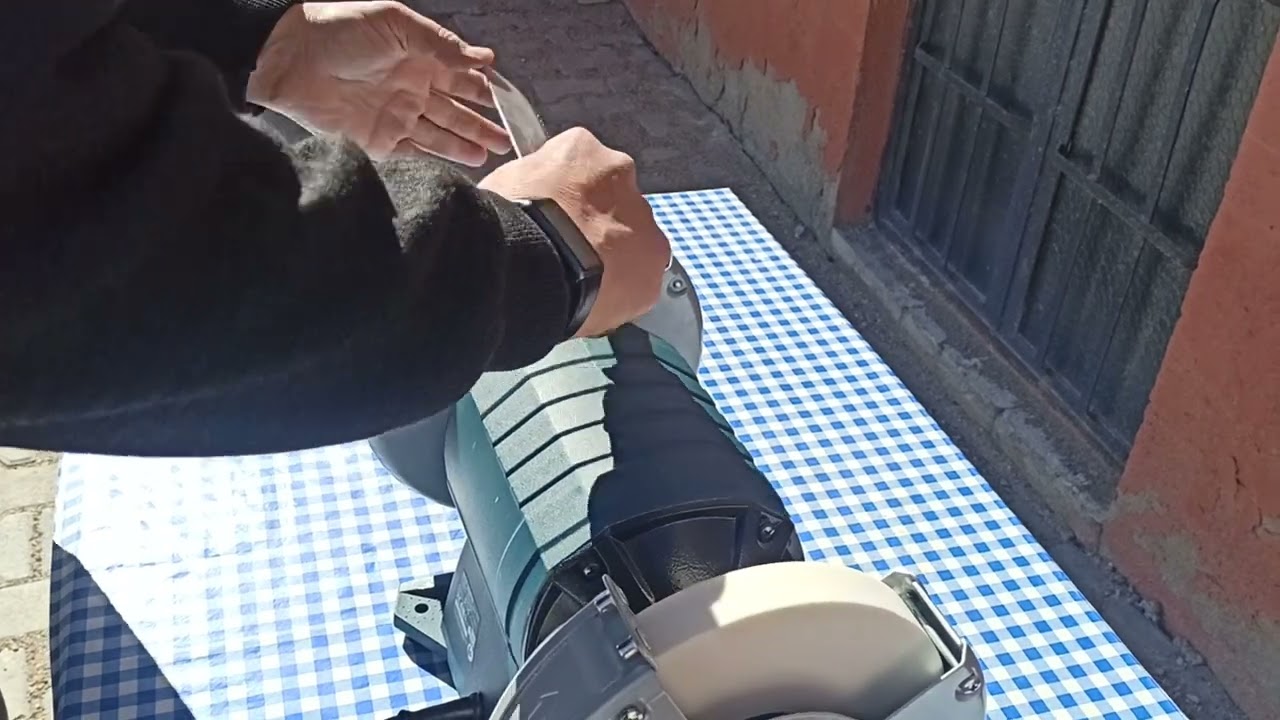 Taş motorumu modifiye edip bıçak biledim.Sonuç Süper..