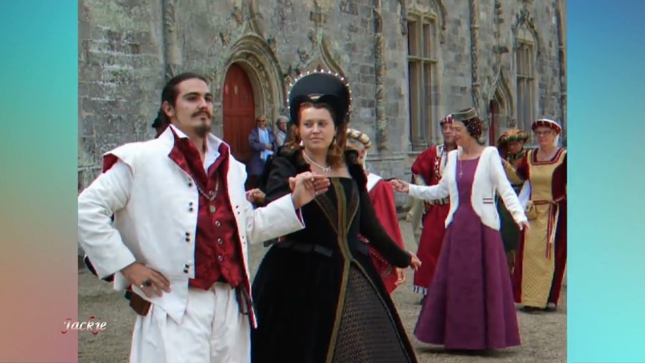 DANSE MEDIEVALE AU CHÂTEAU DE JOSSELIN OU DU DUC DE ROHAN  DANS LE MORBIHAN