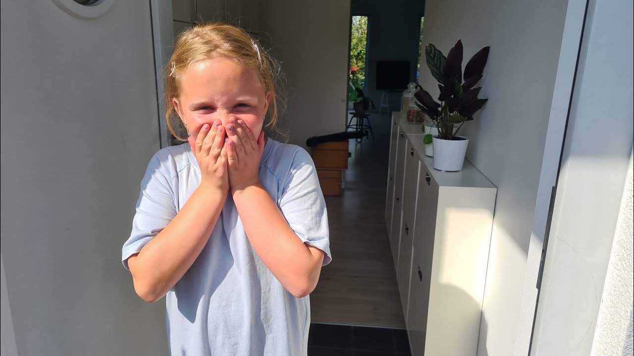 SURPRISER EN FAN🤩SPØRGSMÅL TIL OS😀 IS🍦MORMOR KOMMER FORBI🤣