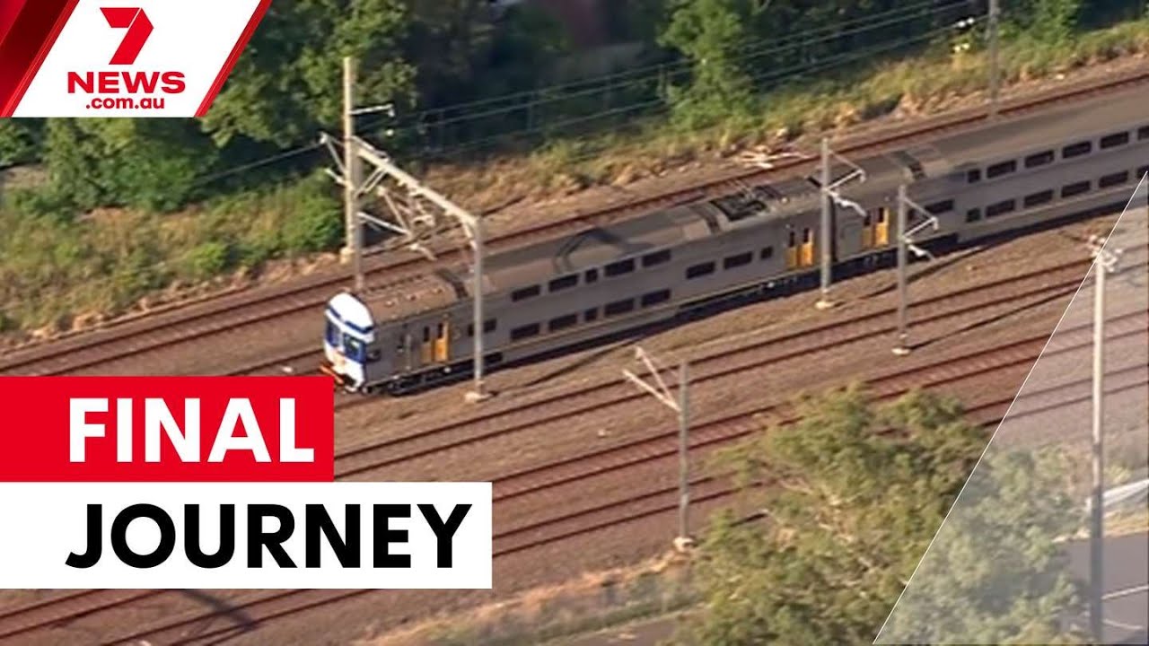 Final farewell for iconic V-set train | 7NEWS