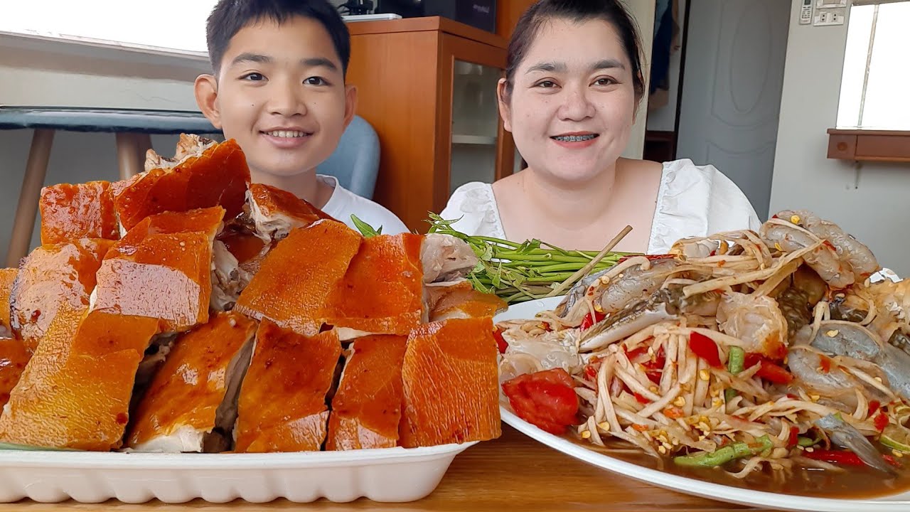 หมูหันหนังกรอบ1กิโล กินกับส้มตำปูม้ากุ้งสดแกล้มยอดผักบุ้งอ่อนๆ  26 มีนาคม พ.ศ.2567
