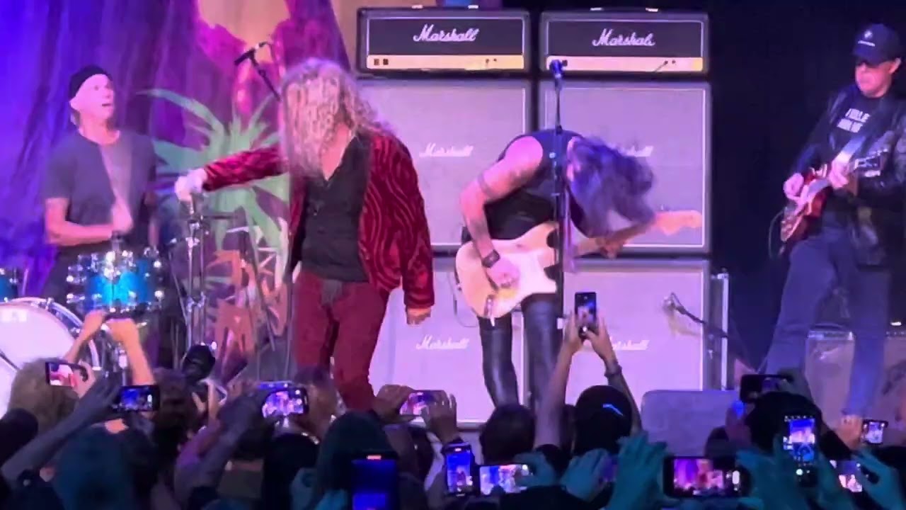 Glenn Hughes with Chad Smith on drums & Joe Bonamassa @ Saban Theatre - Highway Star (Deep Purple)