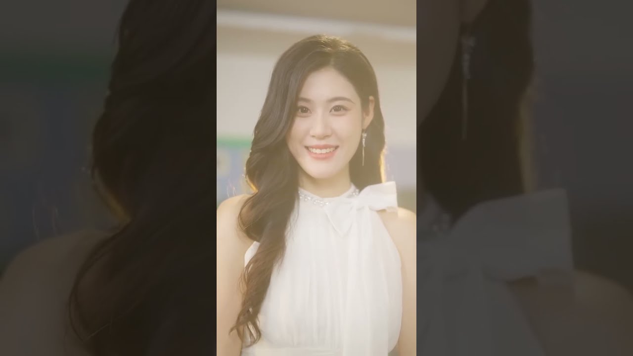 Cô Bé Nhặt Bên Vệ Đường, Ai Ngờ Nghe Được Cây Nói Chuyện Và Cứu Cả Tập Đoàn Tỷ Phú Đang Phá Sản