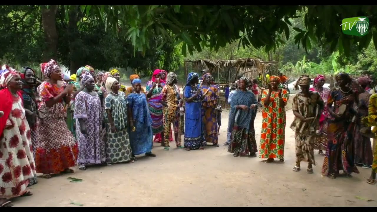 Hommage des femmes de Mlomp à la gloire de Aliou Niamba, pionnier du Allez Casa