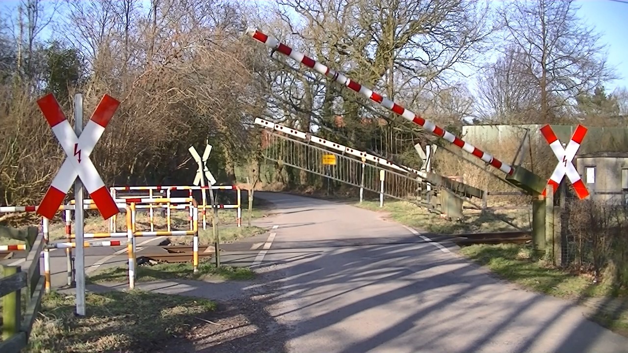 Spoorwegovergang Leer (D) // Railroad crossing // Bahnübergang