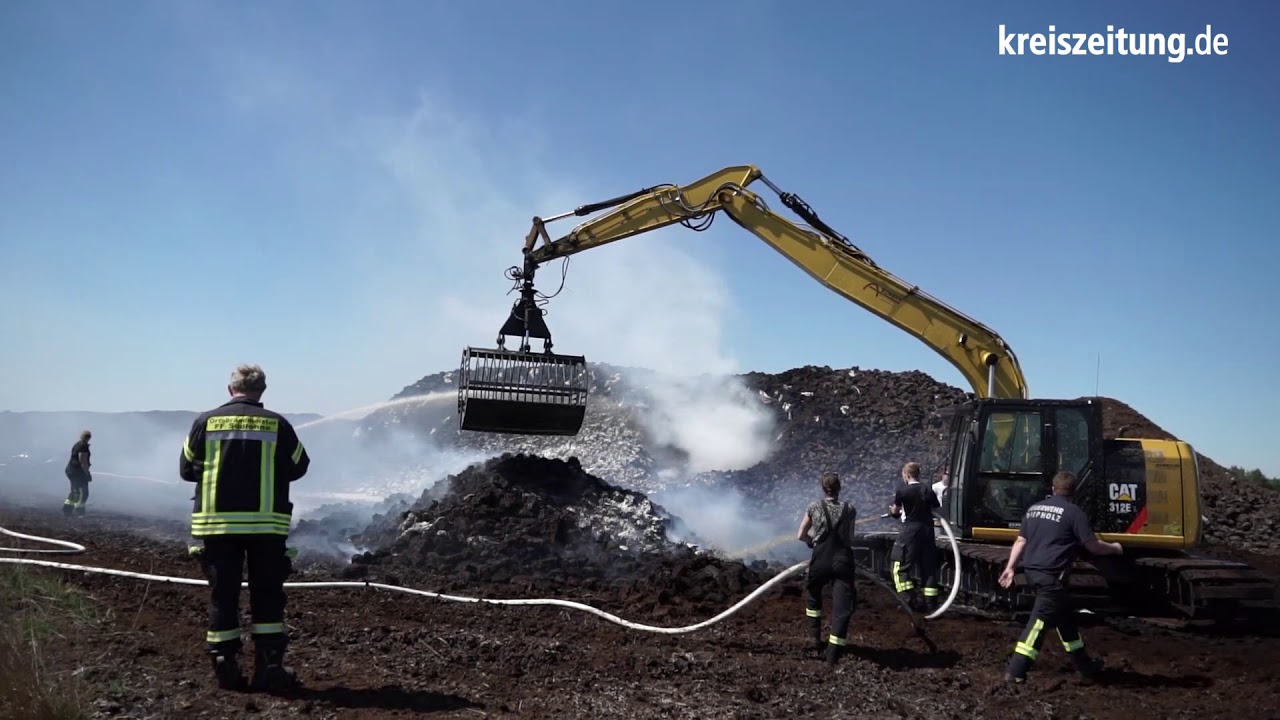 Moorbrand in Diepholz: Bagger fängt Feuer