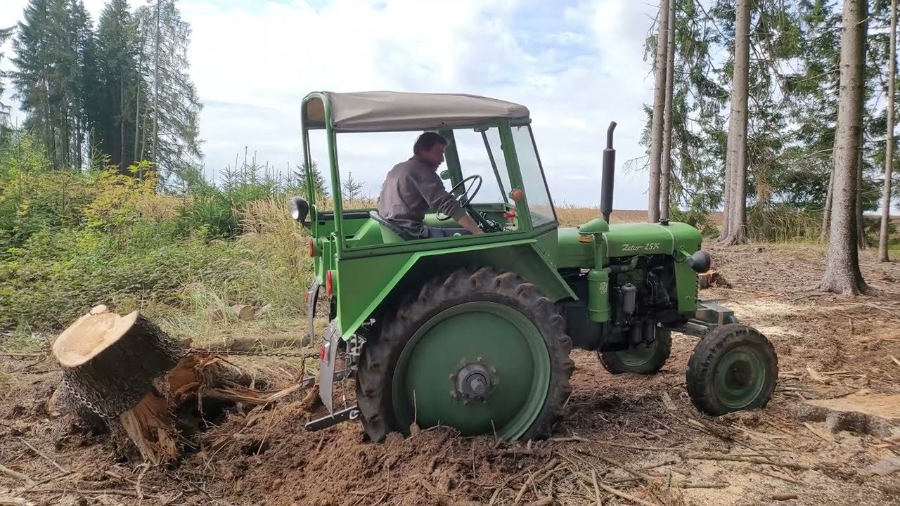 Zetor 25K po rekonstrukci - trhání pařezů, tahání stromů