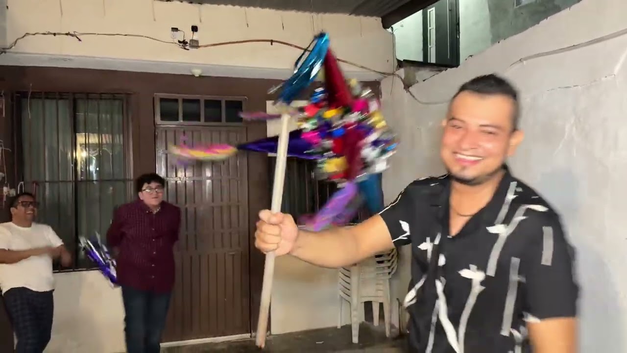 Feliz  navidad 2025 #navidad2024 partiendo piñata y bolo