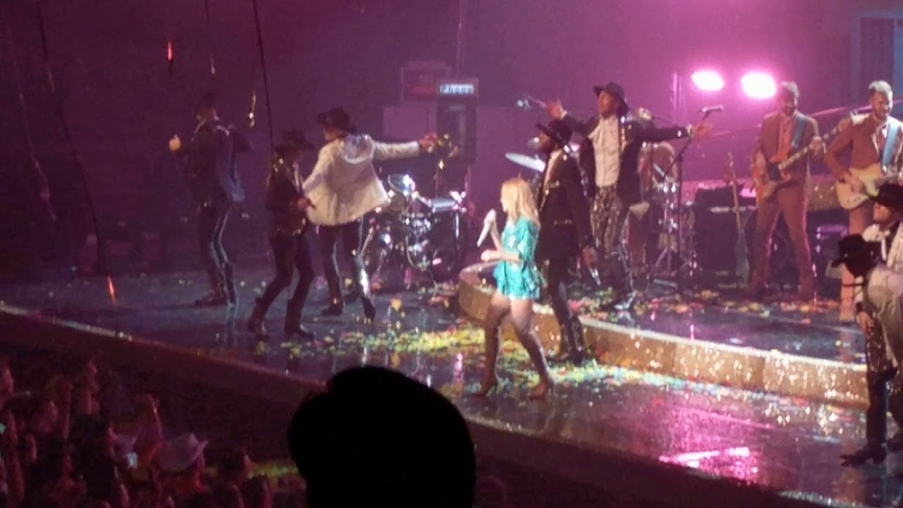 Kylie Minogue - In My Arms and 2 Hearts live at Vienna, Austria 14/11/2018
