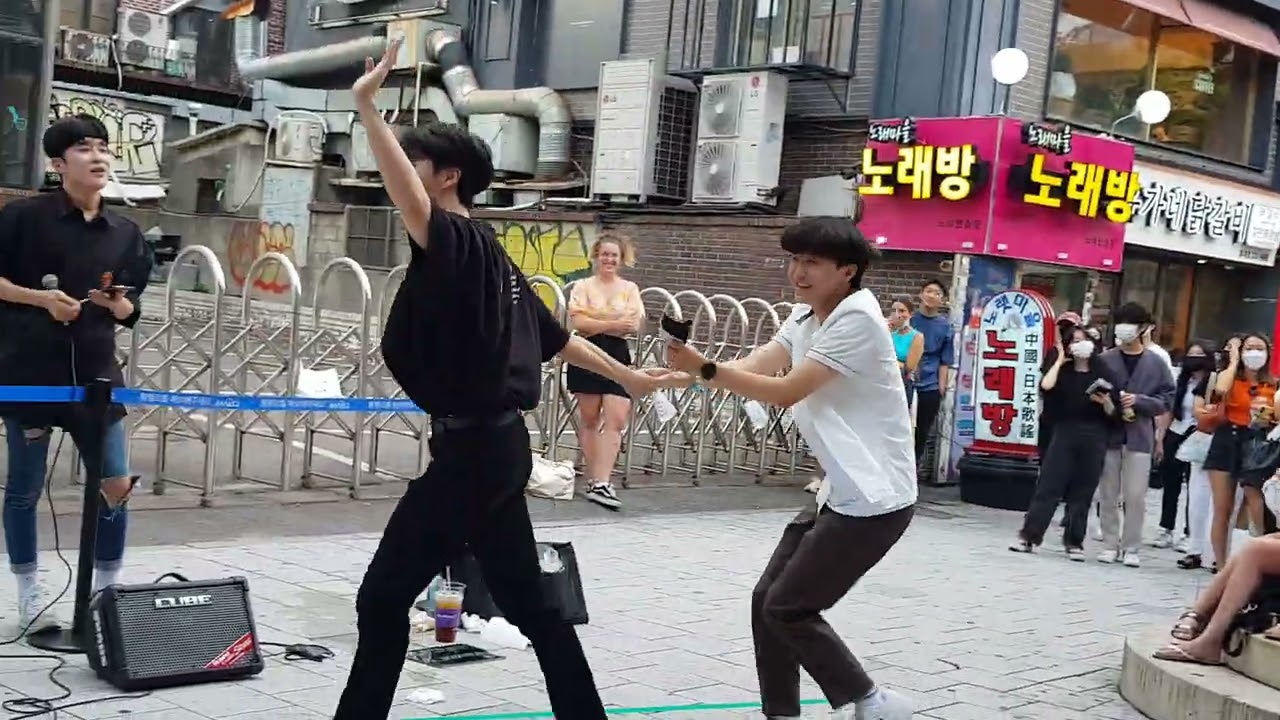 20220715 홍대 관객과 함께하는 전 엠와이엠(MYM) 멤버 (강신화 - 이찬욱) 합동버스킹 09 - 우리집 My House _ 2PM