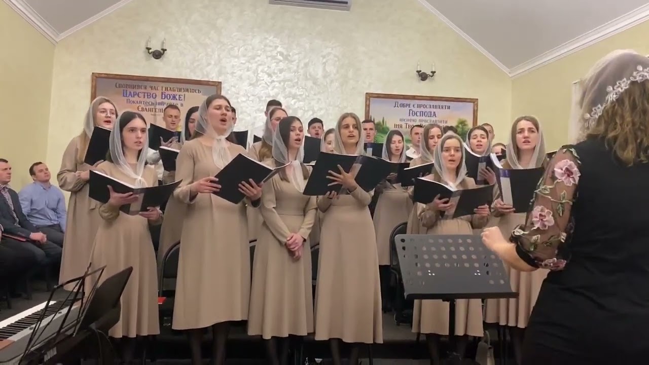 Встає над землею
