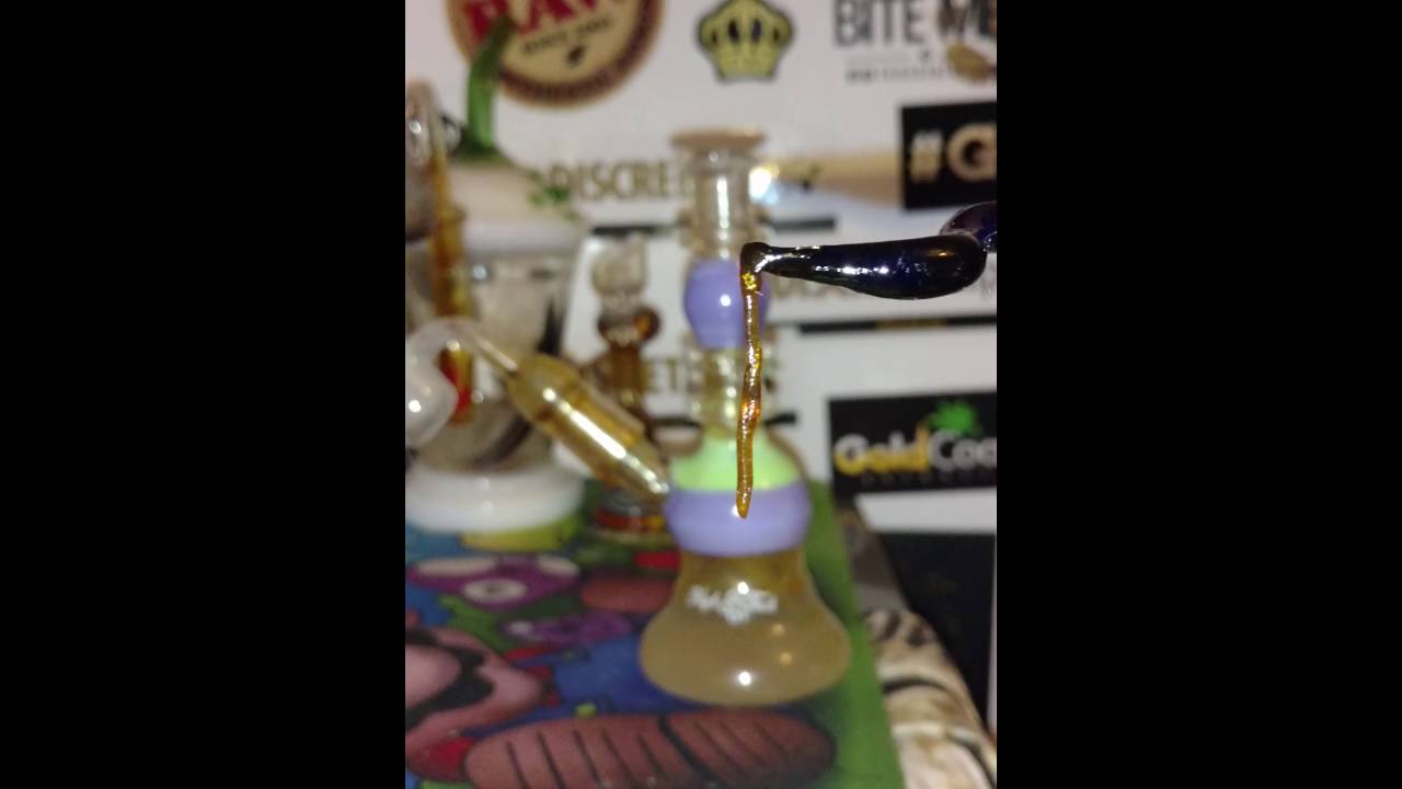 HIGH TIMES - fat ass snake dab out the mini rig from high tech