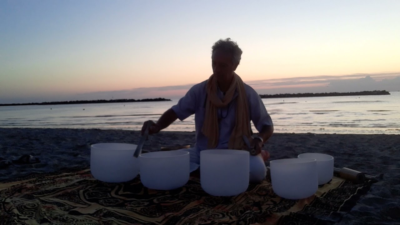 meditazione all'alba con campane di Cristallo e Tibetane