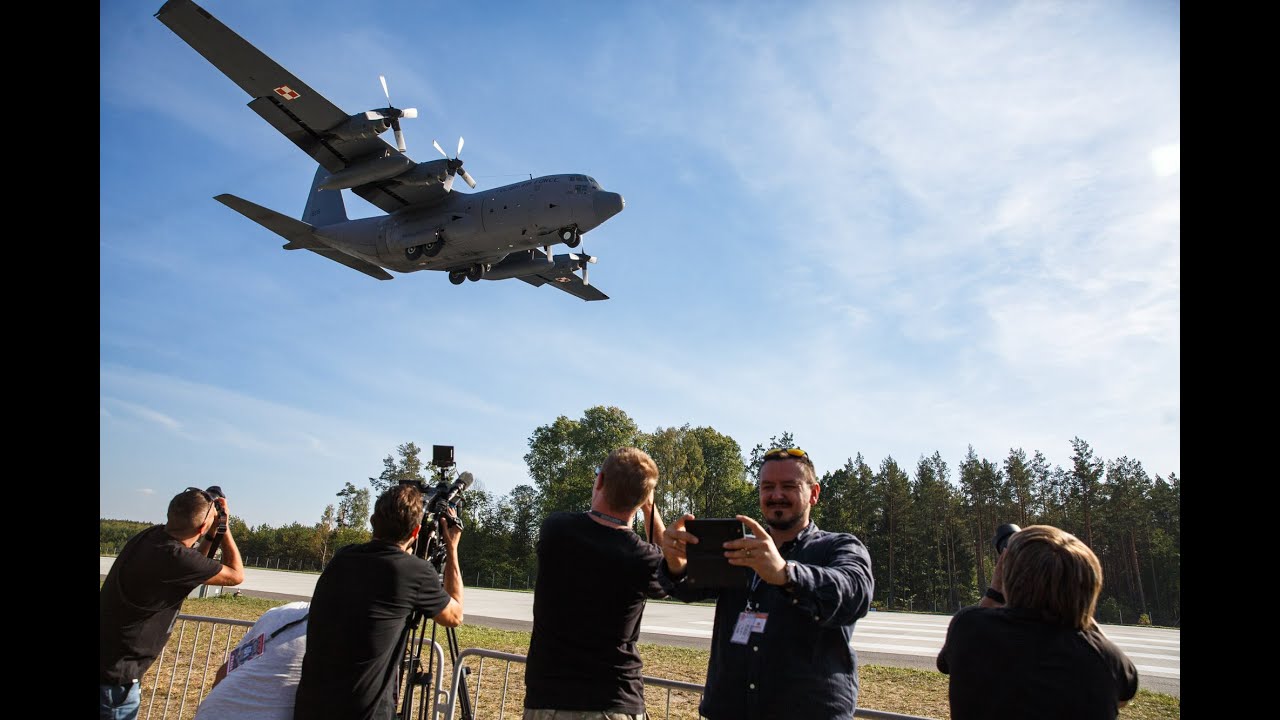 F-16 i C-130 Hercules lądują na drodze wojew&oacute;dzkiej (DOL), ROUTE 604
