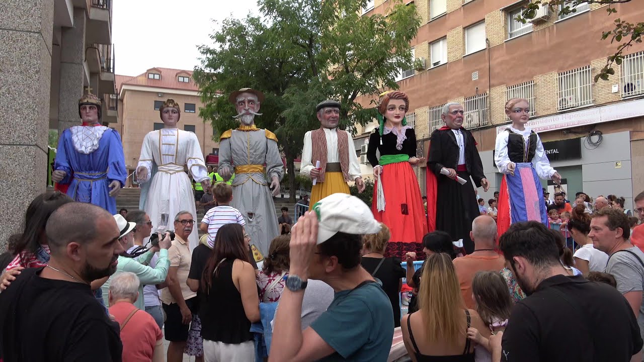 Desfile de la comparsa de Gigantes y Cabezudos de Móstoles (Fiestas Patronales 2024)