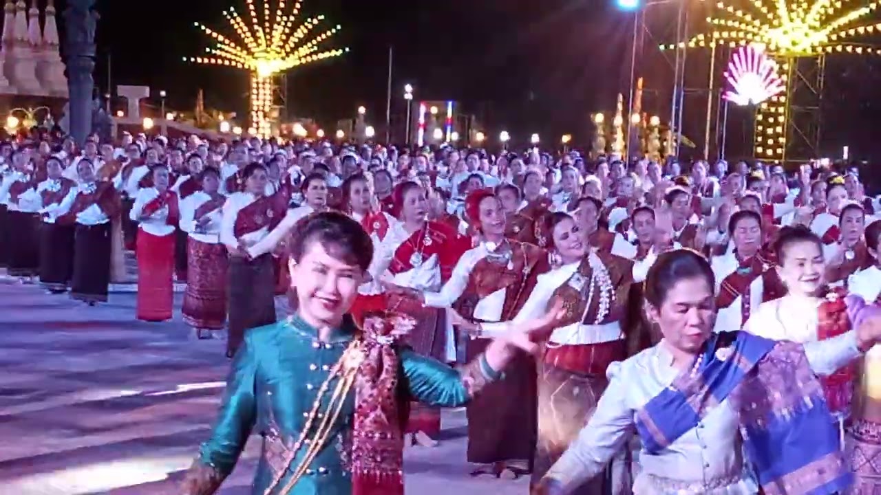 ฟ้อนศรีโคตรบูรณ์พระธาตุพนมห้วยเม็กวันที่6/2/69รอบต้อนรับท่านประท่าน