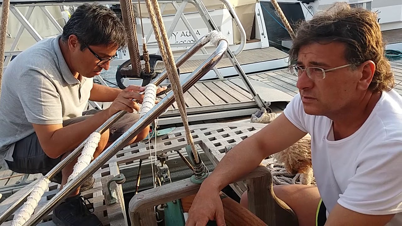 Özkan Gülkaynak  kendi tasarımı olan,  Kayıtsız 3'ün rüzgar dümenini anlatıyor