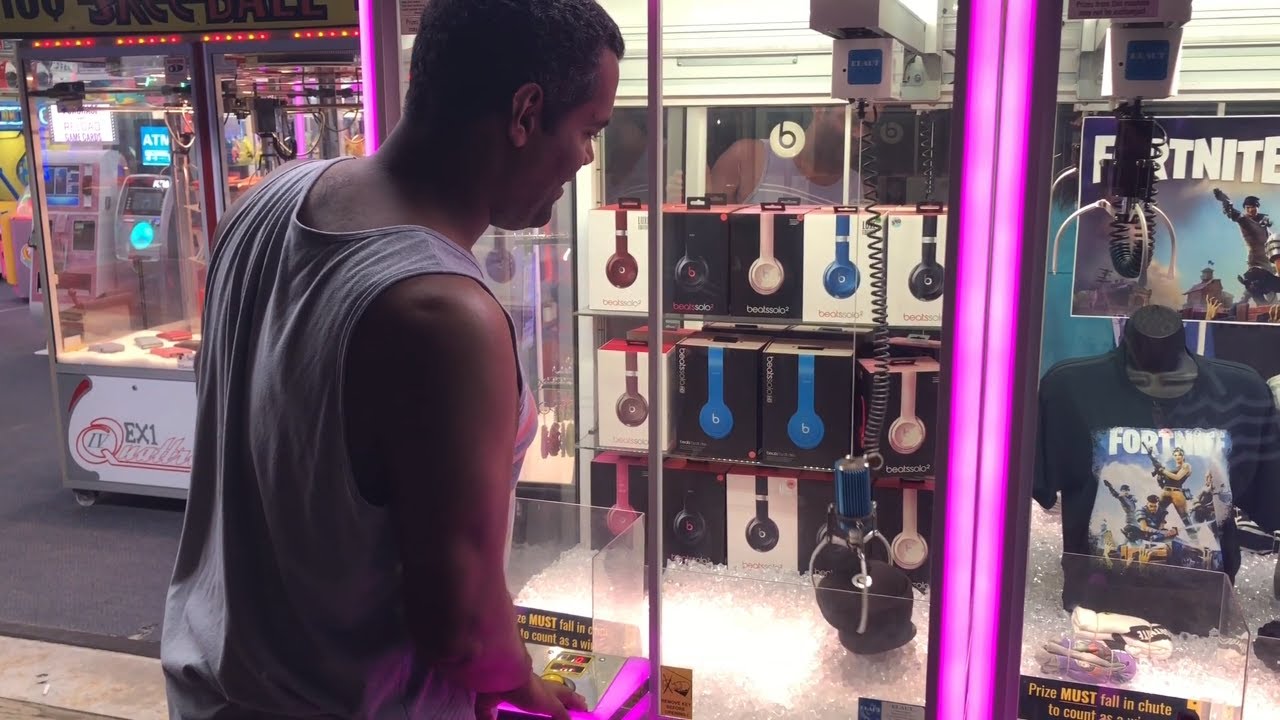 Beats By Dre Arcade Crane Claw Machine