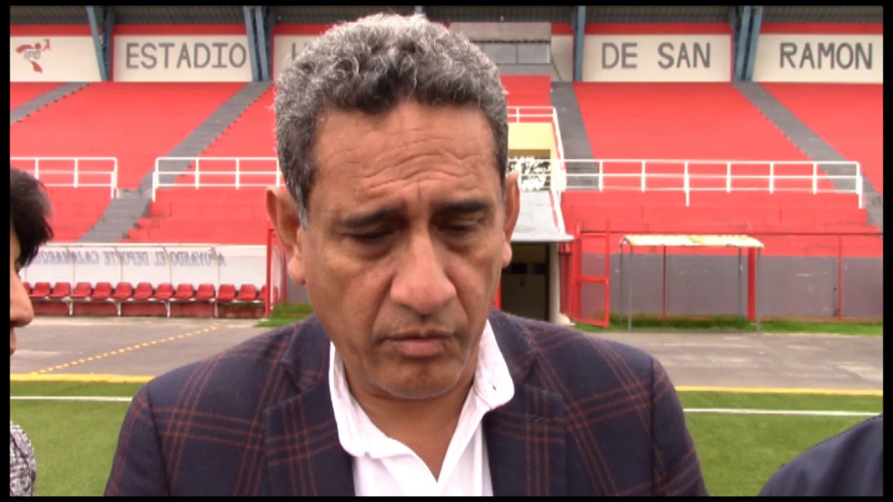 Gobernador de Cajamarca inspecciona el estadio Héroes de San Ramón en Cajamarca