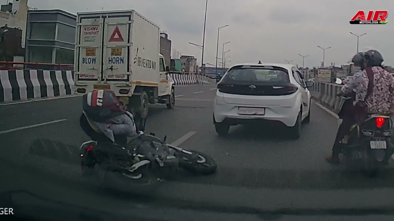 BAD & RECKLESS drivers of Delhi | Accident caught on REDTIGER F3 Dashcam !