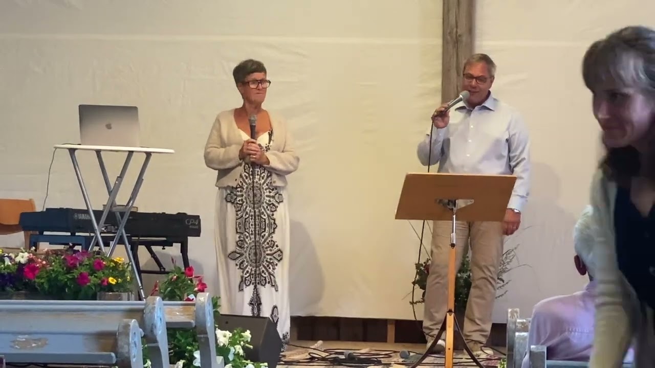Några sånger från Maskinhallen i Härestorp med familjen Karin & Mattias Johansson från Götene