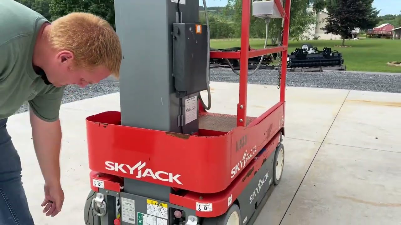 2018 SkyJack SJ16 Vertical Mast Electric Man Lift Boom Lift Only 135 Hours Non Marking For Sale