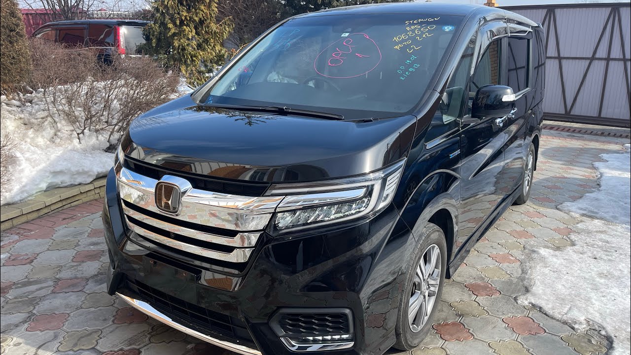 Обзор Honda StepWagon RP5 Шикарный автобус с гоночными амбициями !